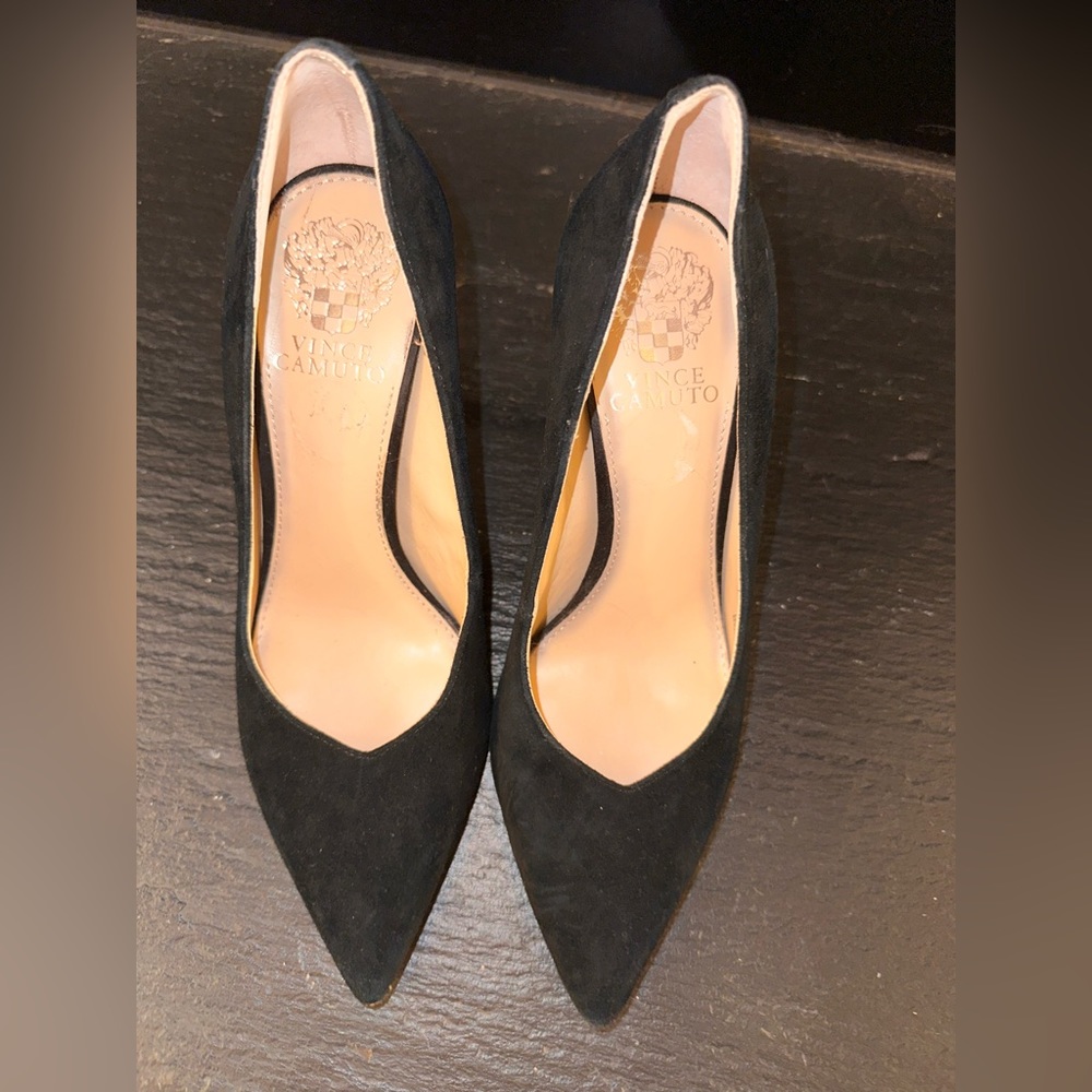 Black “V” front heels